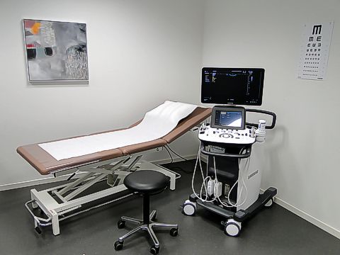 zweites Sprechzimmer mit Ultraschall